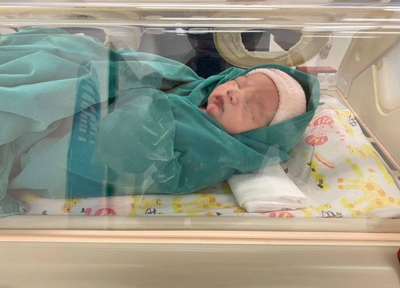 ชีวิตสุดลงตัว! 'สารัช' ได้ลูกชายคนแรกตั้งชื่อ 'น้องตุลย์'